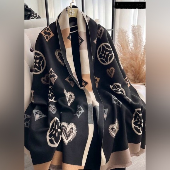 Luxe Comfy Alphabets Abstract Heart Print Wrap Scarf Shawl - Picture 5 of 9